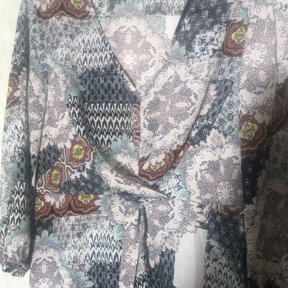 Floral Patchwork V Neck Women's Top size XL - Picture 3 of 8